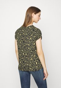 ONLY ONLMOSTER - T-shirt estampada - grape leaf/green