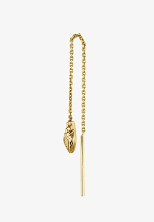 Cadena dorada con un charm en forma de hoja texturizada y un colgante largo y recto. Presenta superficies lisas y un diseño de eslabones robusto.