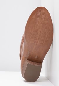 Steven New York SHRAMMIE - Stiefelette - cognac