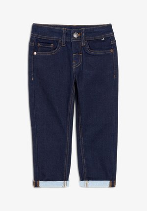 Mørkeblå denimjeans til børn med optrukne manchetter, frontknap, bæltestropper og design med fem lommer, vist på en hvid baggrund.