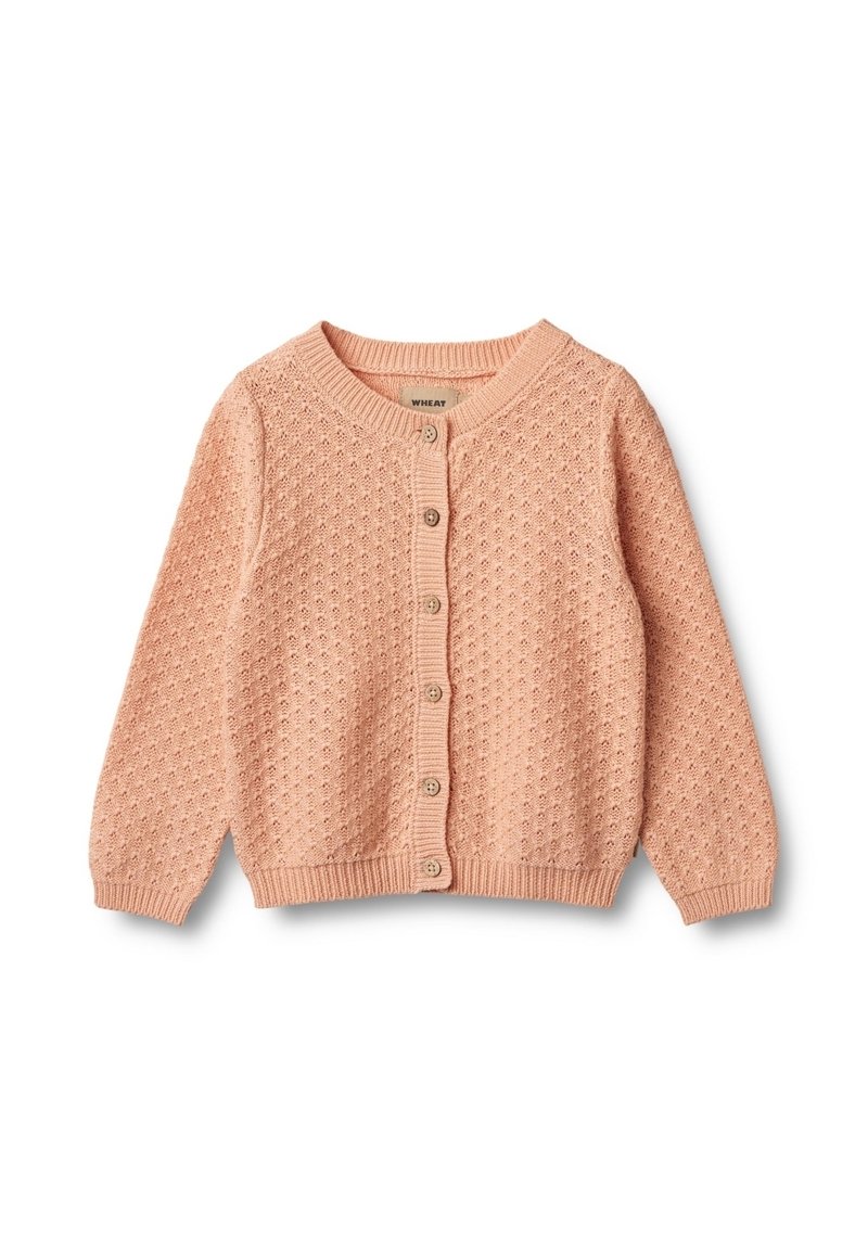 Jasnoróżowy sweter kardigan robiony na drutach z teksturowanym wzorem w kropki, okrągłym dekoltem, zapięciem na guziki z przodu oraz ściągaczami przy mankietach i dolnym brzegu.