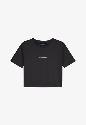 Black cropped t-shirt made from cotton, featuring short sleeves and a crew neck. "PEGADOR" printed in white across the chest.