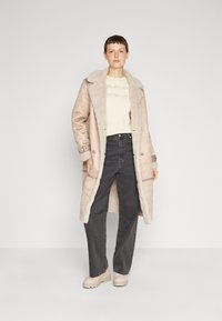 ONLY ONLYLVA BONDED COAT - Klasisks mētelis - humus