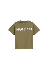 Olivgrünes Baumwoll-T-Shirt mit Rundhalsausschnitt und kurzen Ärmeln. Auf dem Rücken befindet sich der Schriftzug "MARC O'POLO" in großen weißen Buchstaben.