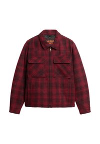 Chaqueta a cuadros en rojo con detalles en negro, con cierre de cremallera en el frente, dos bolsillos en el pecho y un cuello clásico. Fabricada en tejido tejido.