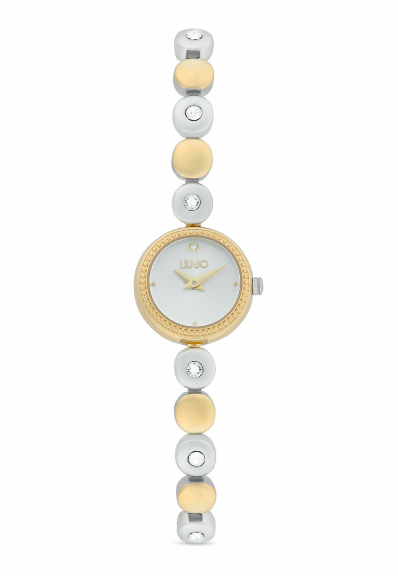 Reloj de metal plata y oro con cara redonda, esfera blanca y una correa estampada que presenta enlaces circulares alternos y acentos de strass.