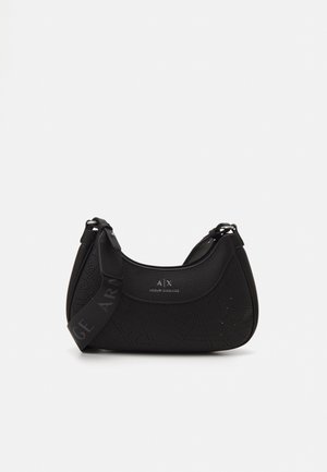 Sort Armani Exchange skuldertaske med tekstureret overflade, perforeret geometrisk mønster, sølvlogo foran og bred stofrem med mærke.