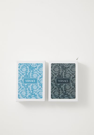 Versace PLAYING CARDS 2 DECKS BAROCCO - Iné doplnky - gold-coloured