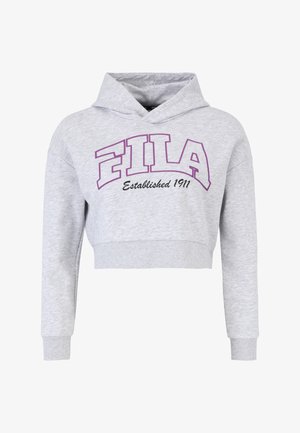 Hellgraue, kurz geschnittene Kapuzenjacke mit lila umrissenem "FILA"-Logo und dem Text "Established 1911" auf der Vorderseite, langen Ärmeln und gerippten Bündchen.