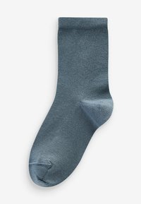 Calza blu fino al polpaccio realizzata in un morbido tessuto a costine. Presenta una punta e un tallone rinforzati, con una texture liscia e un design senza cuciture.