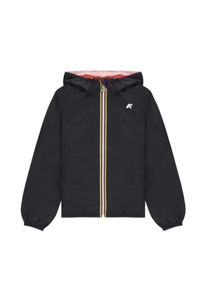 Giacca nera con cappuccio, fodera rosa, polsini elasticizzati e cerniera centrale con strisce multicolori e piccolo logo bianco sul petto.