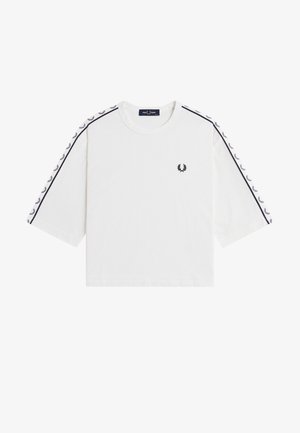 Weißes T-Shirt mit kurzen Ärmeln, schwarzen Lorbeerkranz-Logos auf den Ärmeln und kleinem Logo auf der linken Brust, Rundhalsausschnitt und lockerer Passform.