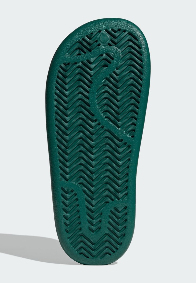 Grøn gummisåle til sandal med bølgemønster og forhøjet tekstur for bedre greb. Let buet form med spids tåområde.