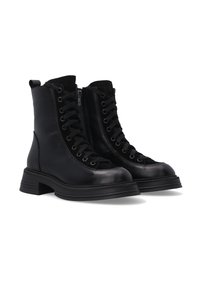 Czarne skórzane botki na kostkę z przodem na sznurowanie, bocznym zamkiem błyskawicznym i teksturowanymi akcentami. Masywna pięta i gładkie wykończenie.