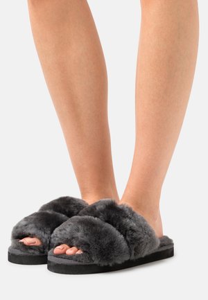 Shepherd THELMA - Mules - asphalt