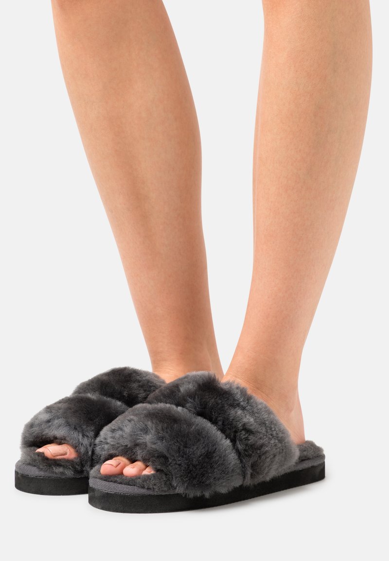 Shepherd THELMA - Mules - asphalt