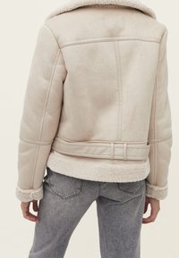 Stradivarius Bunda z umělé kůže - off-white