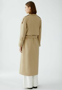 Oui TWILL - Trenchcoat - desert tan