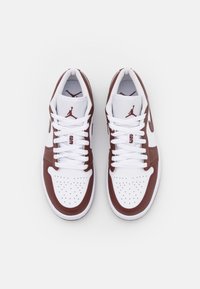 Jordan AIR JORDAN 1 - Sapatilhas - white/bronze eclipse