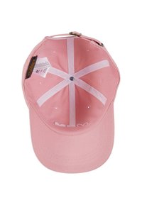 Căciulă de baseball roz, cu un interior dintr-un material moale, având un model alb în cruce și un mic sistem de prindere la spate.