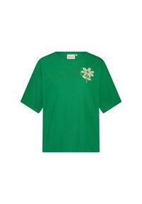 Groen katoenen T-shirt met korte mouwen, een ontspannen pasvorm en een crèmekleurige klavertjevier borduring aan de linkerkant.