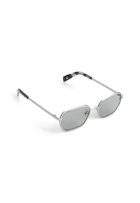 Metalliset aurinkolasit, joissa on hopeanvärinen runko ja harmaat linssit. Ominaisuuksina geometrinen linssimuoto ja tyylikäs, minimalistinen sankasuunnittelu.