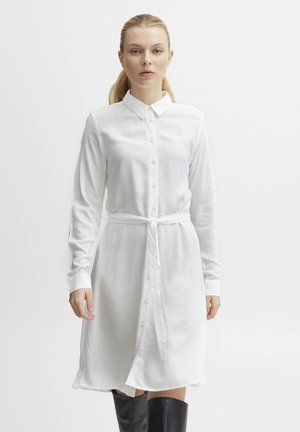 Weißes Langarmhemdkleid aus glattem Stoff, mit Kragen, Taillengürtel und knielangem Saum. Schlichtes und geradliniges Design.