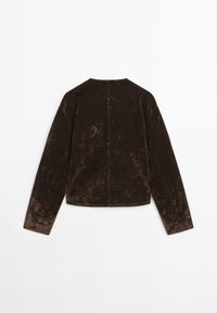 Brun fløjl jakke, cropped design, lange ærmer, rund hals, struktureret finish, diskret glans, minimal syning detaljer, ensfarvet.