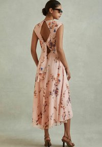 Reiss REGULAR FIT różowy