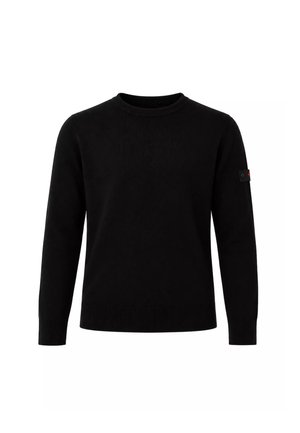 Maglione nero a maniche lunghe con girocollo, polsini e orlo a coste, con una piccola toppa sul braccio sinistro superiore.