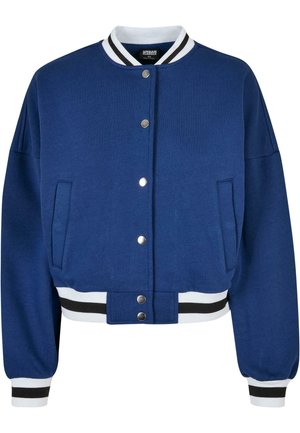 Veste bomber bleue à boutons, avec col, poignets et ourlet côtelés rayés blanc et noir, et deux poches à l’avant.