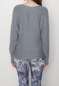 ONLY MATERNITY Neule - grey