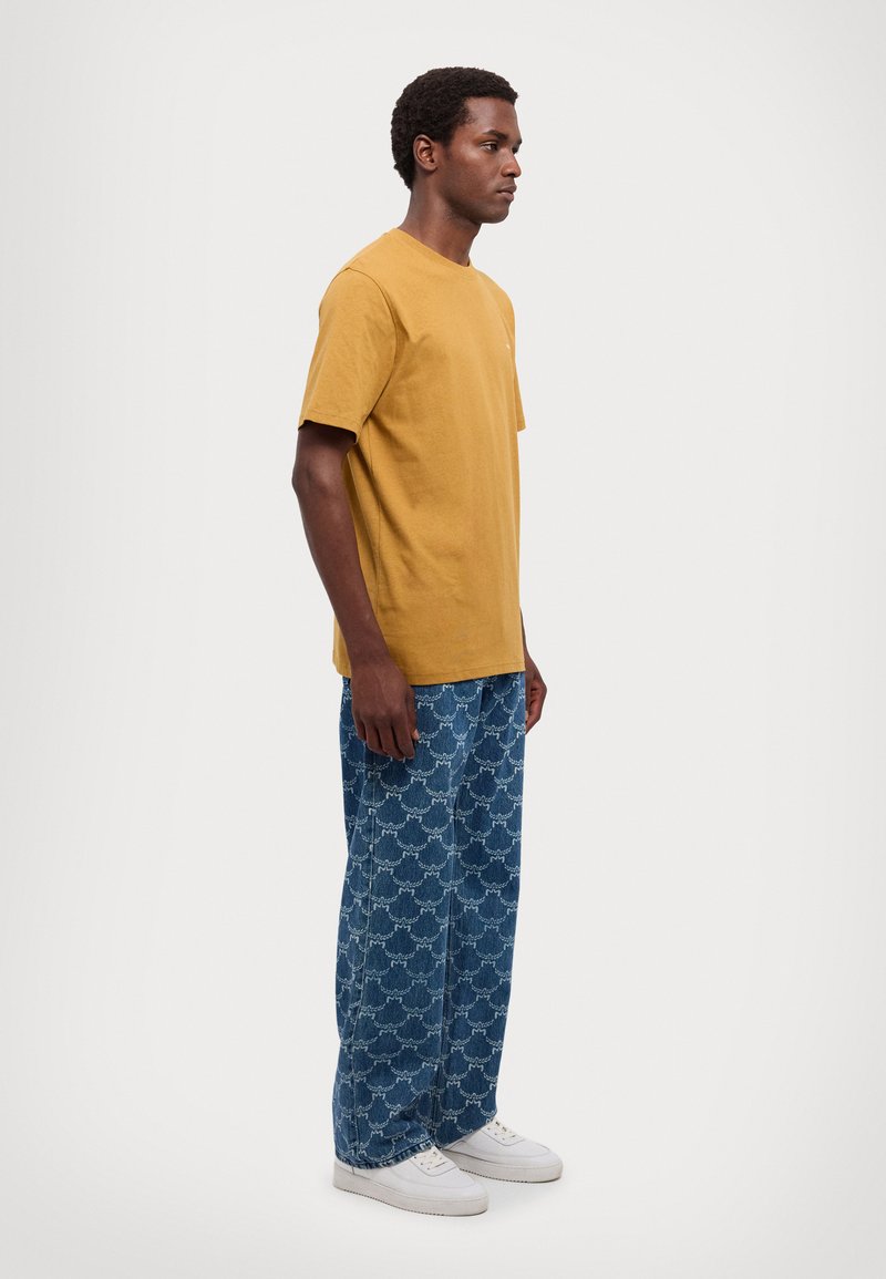 WOOD WOOD ESSENTIAL SAMI CLASSIC - Tricou basic - umber