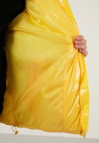 LELA REGULAR FIT - Wintermantel - yellow