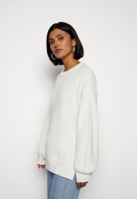Minimum KILIA - Svetrík - broken white