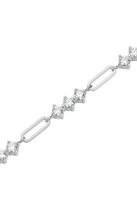Stříbrný náramek s alternativními kulatými čirými kubickými zirkony a prodlouženými oválnými články, který se vyznačuje elegantním a moderním designem.