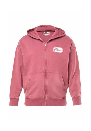 Støvet rosa lynlåshættetrøje med forlommer, "Monaco" mærke på brystet og fastgjort hætte, vist på en hvid baggrund.