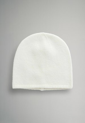 Bílá pletená čepice s kulatým vrchlíkem a žebrovaným lemem. Materiál je měkký s jemnou strukturou, vhodný pro chladné počasí.