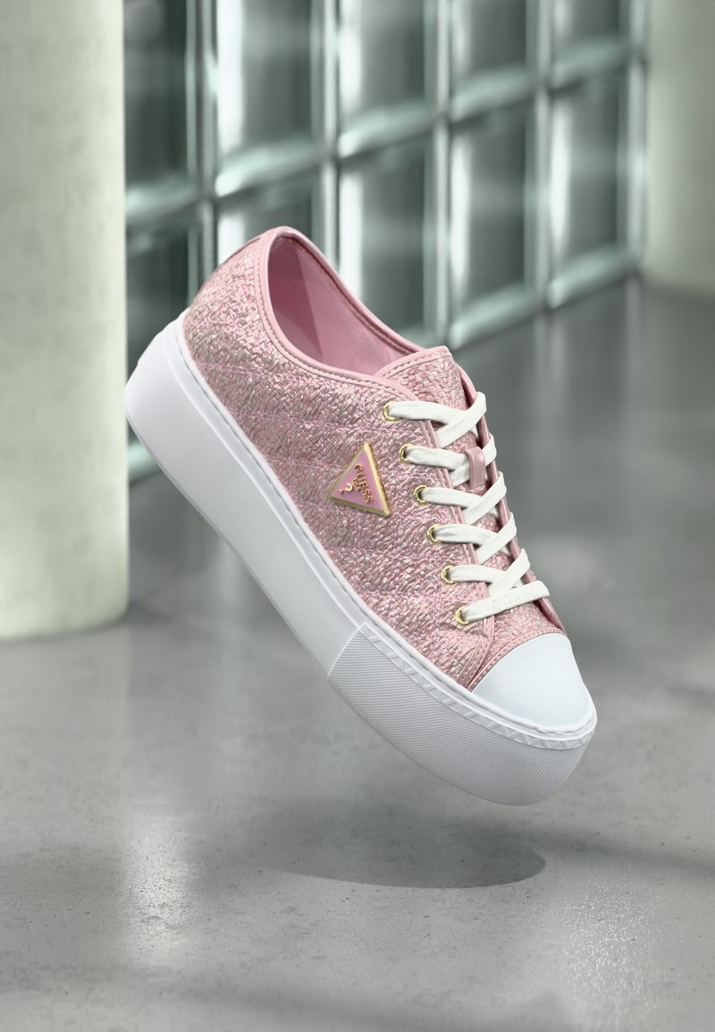 Guess JOEZI 2 - Joggesko - rose