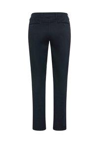 Pantalon noir à jambe droite avec passants pour ceinture et deux poches arrière avec boutons, vu de dos sur fond blanc.