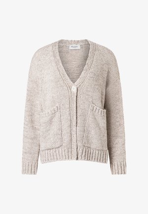 Beige gebreid vest met lange mouwen, V-hals, twee voorzakken, geribde boorden en zoom, en een enkele knoopsluiting.