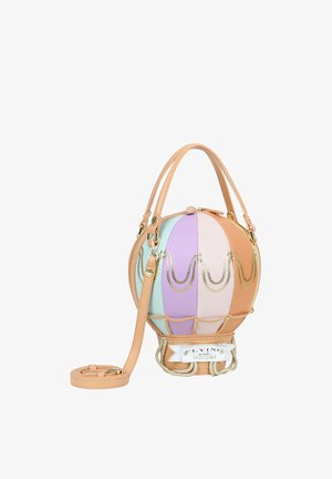 Bolso redondo con forma de globo aerostático con paneles en tonos pastel, asas de cuero marrón claro, detalles de cadena dorada y una correa de hombro desmontable.