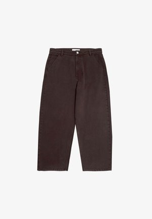 Ciemnobrązowe, szerokie dżinsy wykonane z denimu, z zapięciem na guziki z przodu, pętlami na pasek oraz bocznymi kieszeniami o gładkiej fakturze.