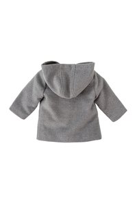 Abrigo gris con capucha, de manga larga y textura suave, con un diseño simple y un corte holgado. Sin cierre visible ni patrones.