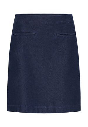 Tmavě modrá denimová mini sukně se dvěma předními kapsami, strukturovaný design, rovný lem a jemná textura. Žádné viditelné kovové prvky ani ozdoby.