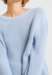 Esprit Stickad tröja - light blue