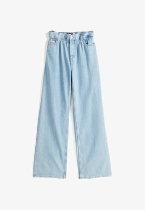 Lyseblå, brede jeans med en let elastisk talje, fem lommer og synlige sømme. Lavet af denimstof.