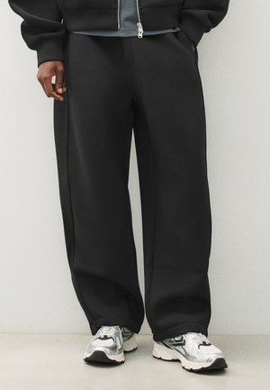 Bershka TECHNIC BALLOON - TROUSERS - Jogginghose - black