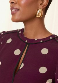 Love & Roses ANIMAL TIPPED CREW NECK - REGULAR FIT - Blusa - red polka dot