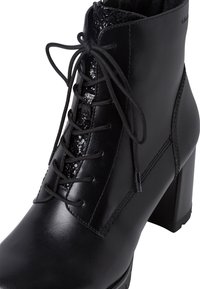Tamaris Botines con cordones - black